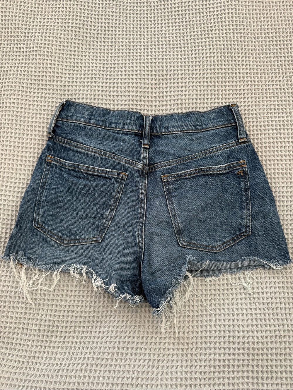 Madewell Raw-The Perfect Jean Short/ Frayed Hem Mid-Blue Denim Shorts - Picture 3 of 3